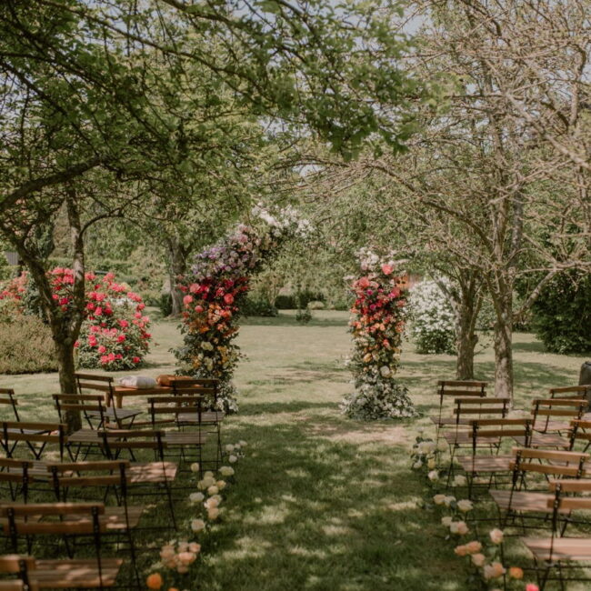 Colorful wedding ceremony - Petite Fleur Nantes